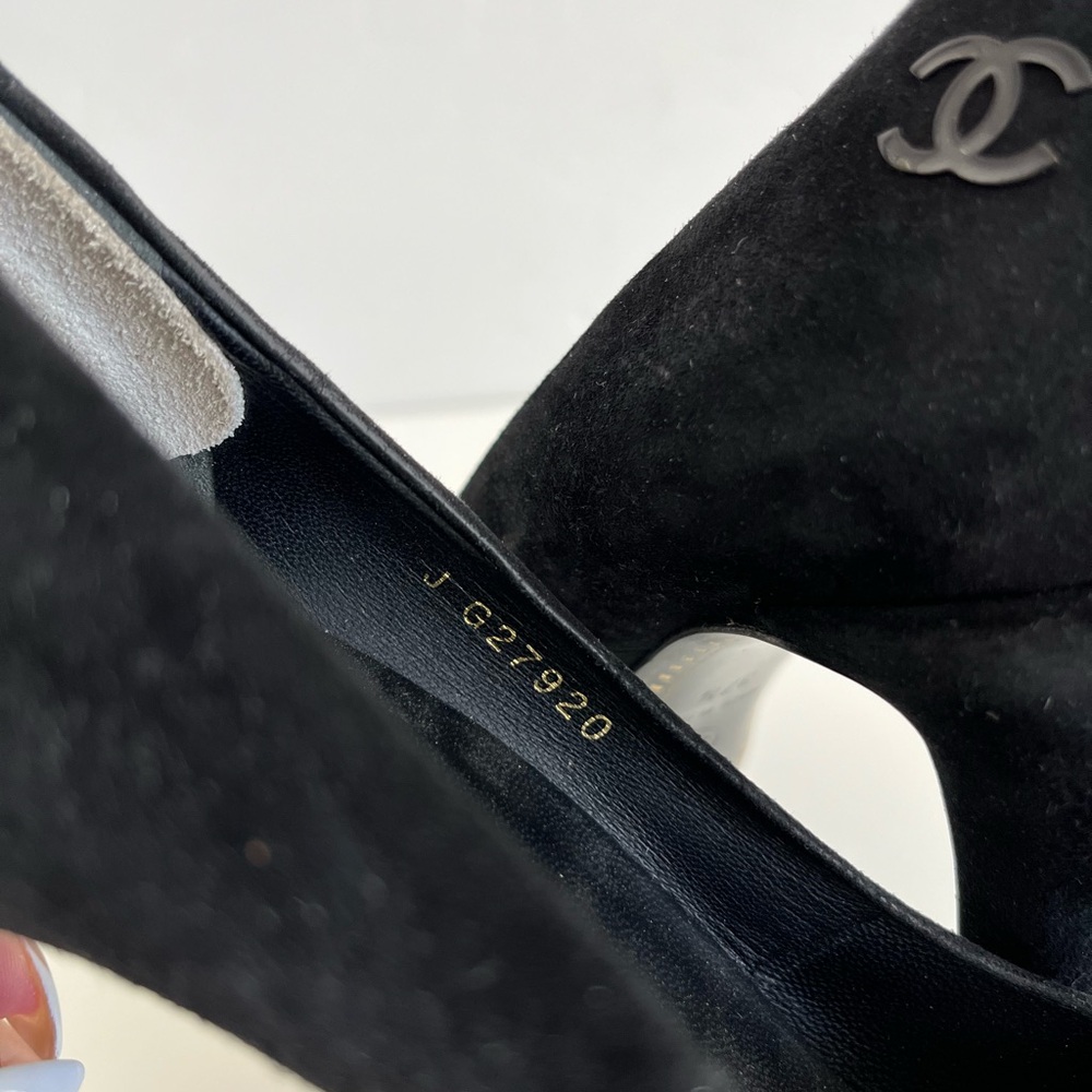 Auth VTG CHANEL Suede Platform Heels - Picture 6 of 12